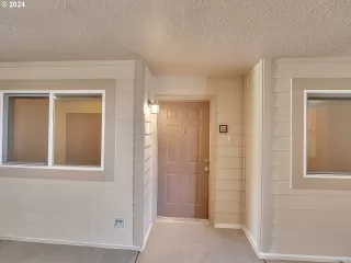 Photo #6: 24067079 Listing