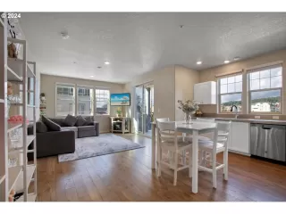 Photo #5: 24067716 Listing