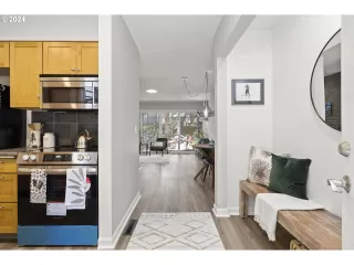 Photo #4: 24067820 Listing