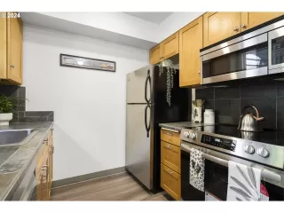 Photo #5: 24067820 Listing