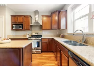 Photo #4: 240684064 Listing 