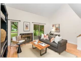 Photo #5: 24068648 Listing