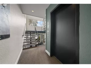 Photo #3: 24069107 Listing