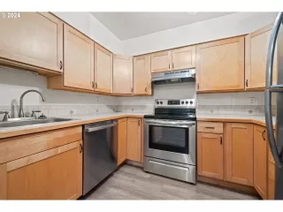 Photo #6: 24069107 Listing