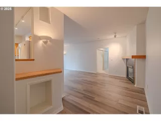 Photo #4: 240697463 Listing