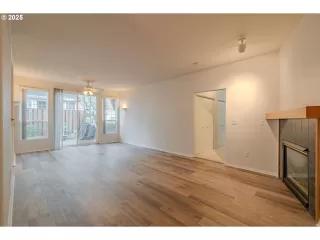 Photo #5: 240697463 Listing