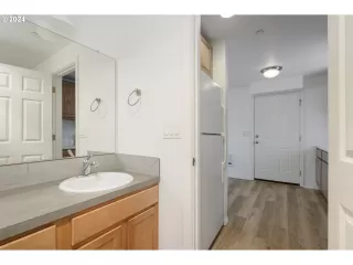 Photo #5: 24070231 Listing 