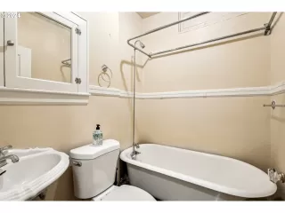 Photo #3: 24070274 Listing