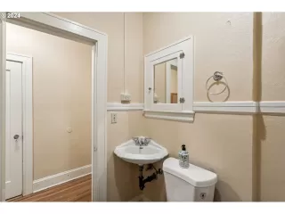 Photo #4: 24070274 Listing