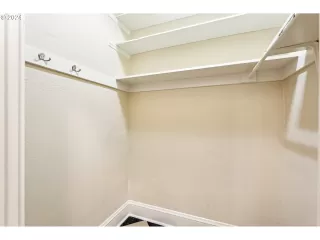 Photo #6: 24070274 Listing