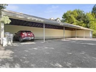 Photo #3: 24070709 Listing