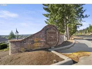 Photo #4: 24070709 Listing