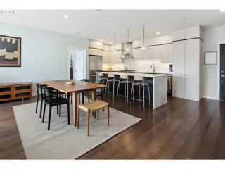 Photo #3: 24071261 Listing