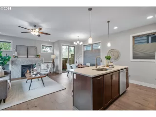 Photo #2: 24071284 Listing 