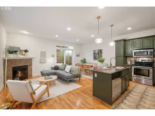 Photo #2: 24071464 Listing