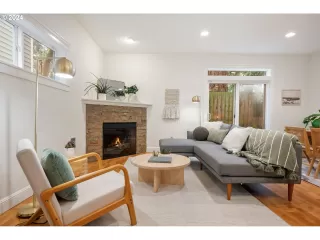 Photo #3: 24071464 Listing