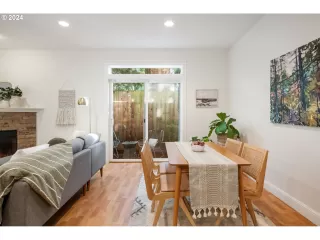 Photo #4: 24071464 Listing