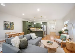 Photo #5: 24071464 Listing