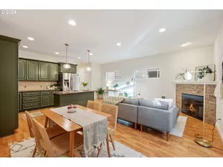 Photo #6: 24071464 Listing