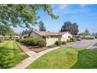 Photo #3: 24072035 Listing