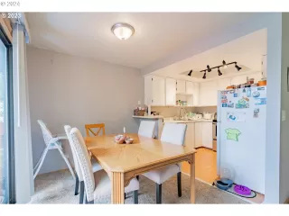 Photo #1: 24072068 Listing