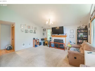 Photo #5: 24072068 Listing