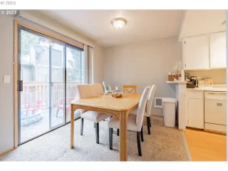 Photo #6: 24072068 Listing