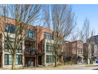 More Details about MLS # 24072313 : 752 NW 12TH AVE