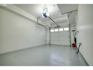 Photo #2: 24072313 Listing