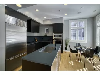 Photo #3: 24072313 Listing