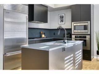 Photo #4: 24072313 Listing