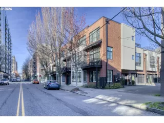 Photo #5: 24072313 Listing