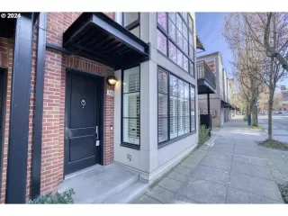 Photo #6: 24072313 Listing