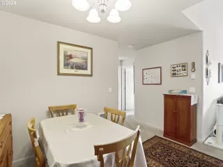 Photo #6: 24073964 Listing