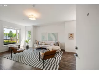 Photo #3: 24074053 Listing