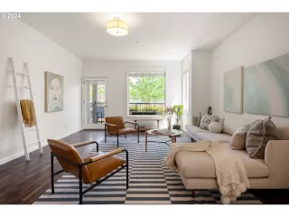 Photo #4: 24074053 Listing