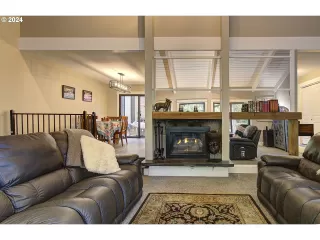 Photo #2: 24074299 Listing