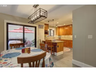 Photo #3: 24074299 Listing