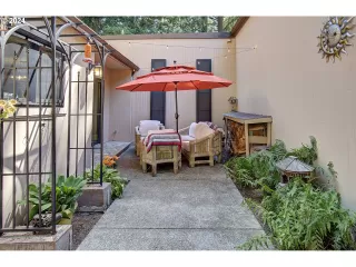 Photo #4: 24074299 Listing