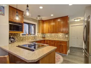 Photo #6: 24074299 Listing