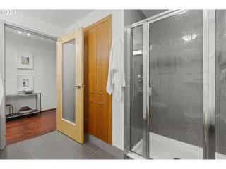 Photo #5: 24074764 Listing