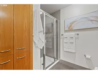 Photo #6: 24074764 Listing