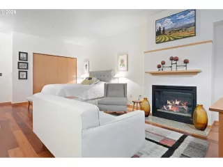 Photo #2: 24075070 Listing