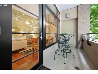 Photo #4: 24075070 Listing