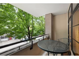 Photo #5: 24075070 Listing