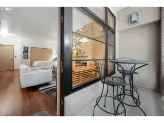 Photo #6: 24075070 Listing