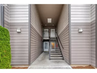 Photo #4: 24075203 Listing