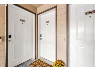 Photo #5: 24075203 Listing