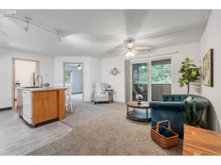 Photo #6: 24075203 Listing