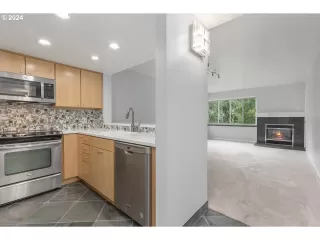 Photo #5: 24075445 Listing